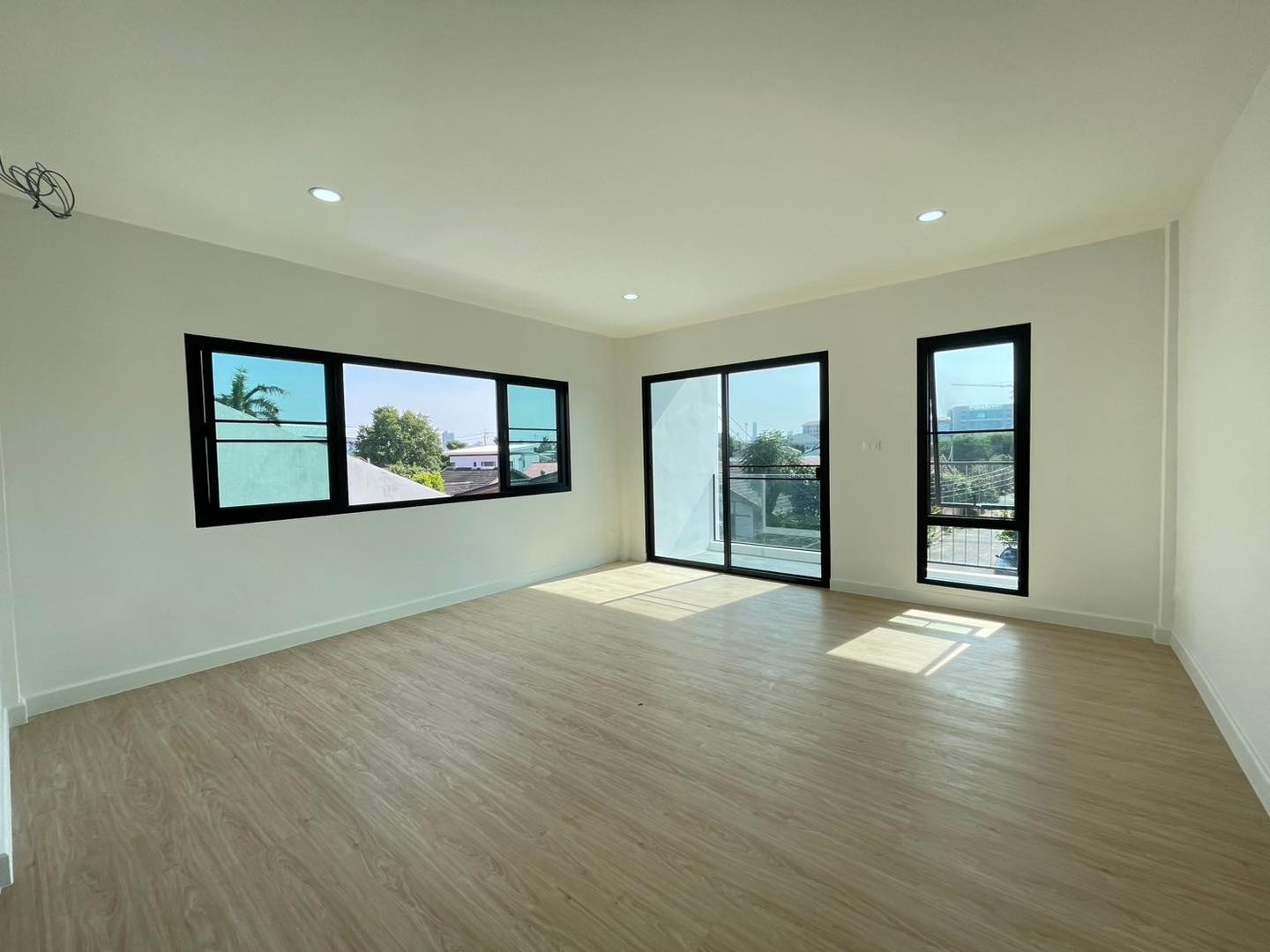 ด่วน! ทาวน์โฮม 3 ชั้น ติวานนท์ 43 ใกล้ MRT สามัคคี ✨ รีโนเวทใหม่หมดจด! ราคาพิเศษ ฿3.99 ล้าน