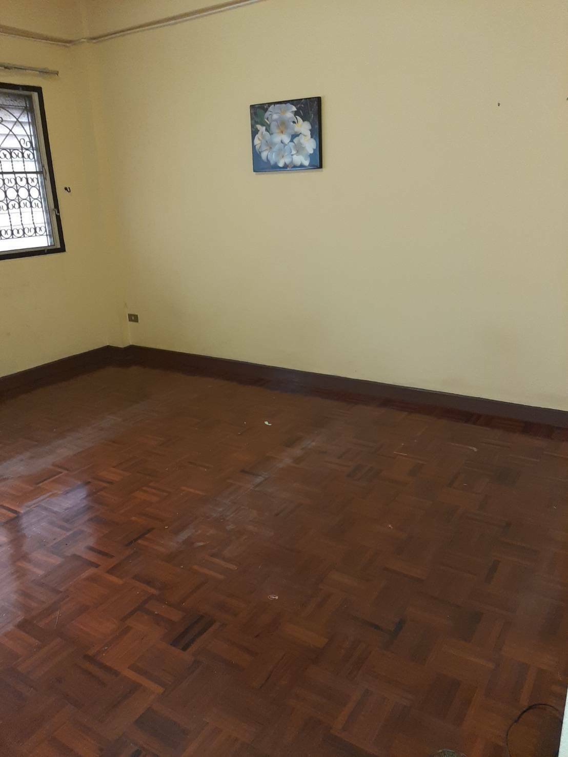 ขาย / เช่า ตึกแถว ตกแต่งแล้วบางส่วน เลขที่ 2272/2 สูง 6 ชั้น 5 นอน 5 น้ำ 300 ตร.ม ติดถนนใหญ่รามคำแหง 42