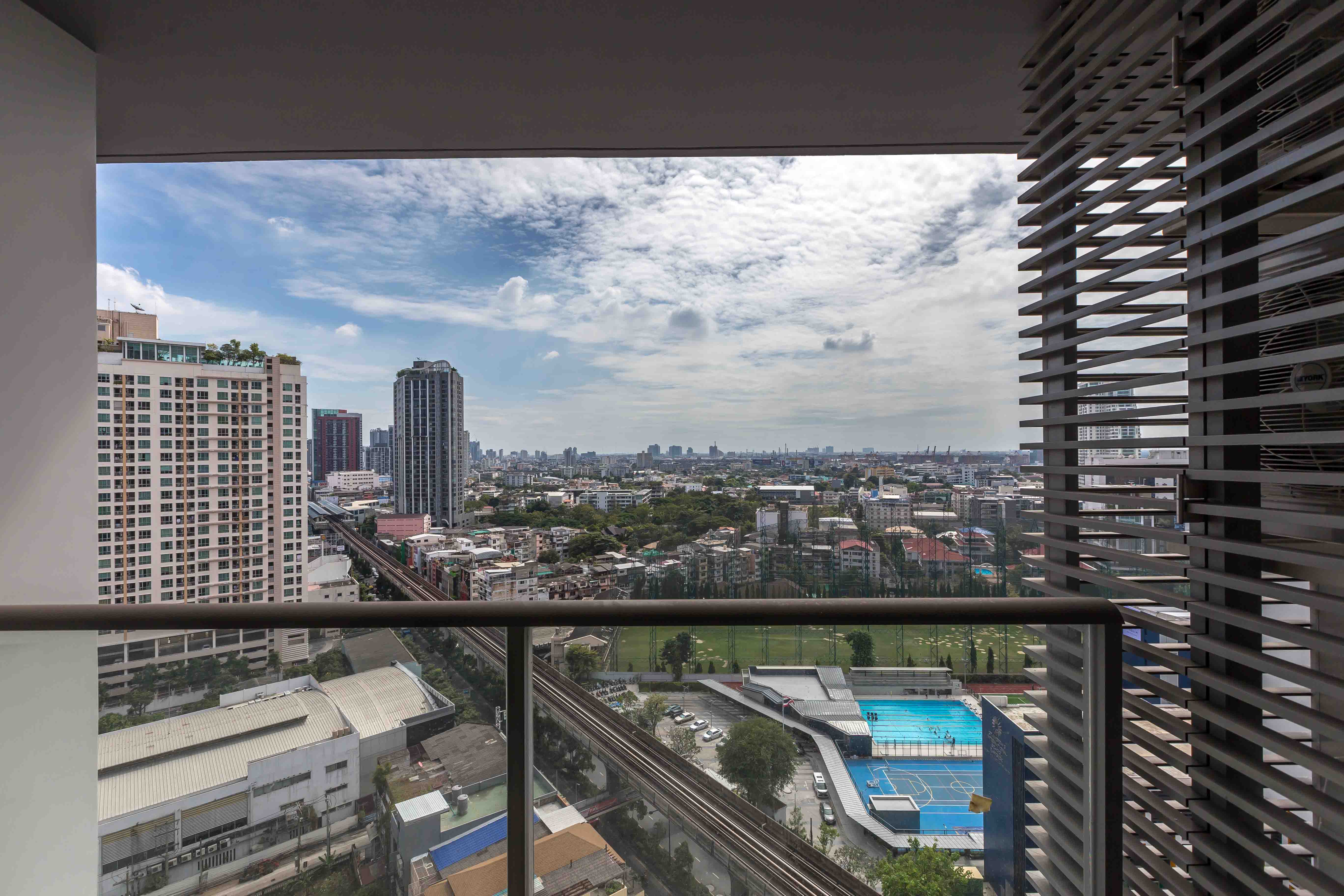 ให้คอนโด The Lofts Ekkamai (เดอะ ล็อฟท์ เอกมัย) 1 ห้องนอน 1 ห้องน้ำ ขนาด 45 ตรม ชั้น 19