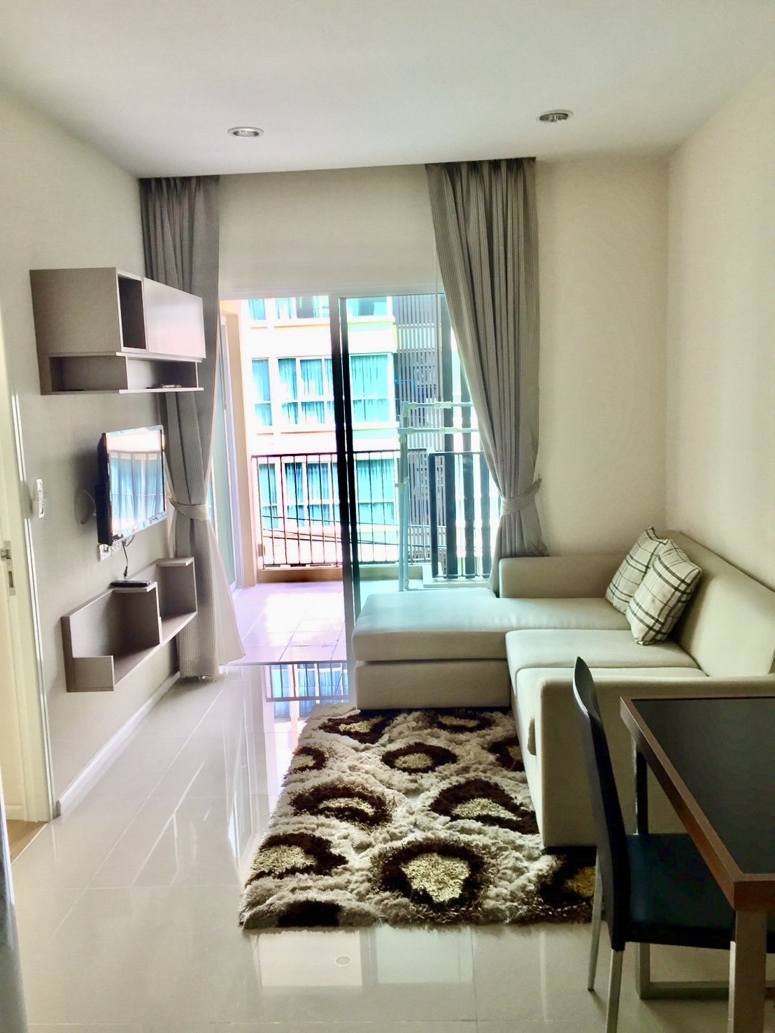 🔥 โอกาสดี! ขายห้อง โครงการ Happy Condo ลาดพร้าว 101 (Happy Condo Ladprao 101) แต่งใหม่ทั้งห้อง เฟอร์ครบ พร้อมอยู่ทันที หรือจะซื้อพร้อมผู้เช่าก็ได้! 🔥