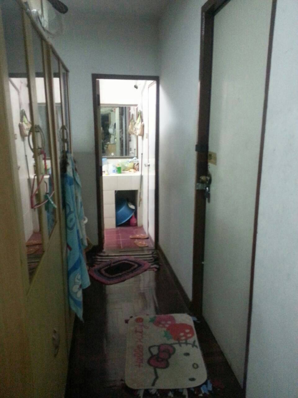 ขายทาวน์เฮ้าส์ 3 ชั้น 4 ห้องนอน 1 ห้องครัว 2 ห้องน้ำ พื้นที่ 30 ตร.ว