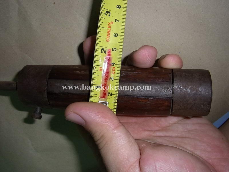 มีดเหน็บ เก่า สภาพสมบูรณ์ ยุคสงครามโลก... ใบยาว30ซม. สันหนา8มิล. ตีหนาไล่ปลายบาง สภาพสมบูรณ์.