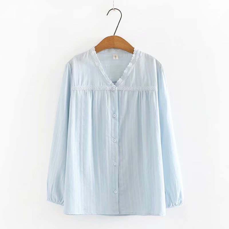 เสื้อสาวอวบผ้าฝ้ายเนื้อนุ่มสีหวาน แขนยาวทรงหลวม แตงลูกไม้เล็กๆ น่ารักใส่สบายค่ะ