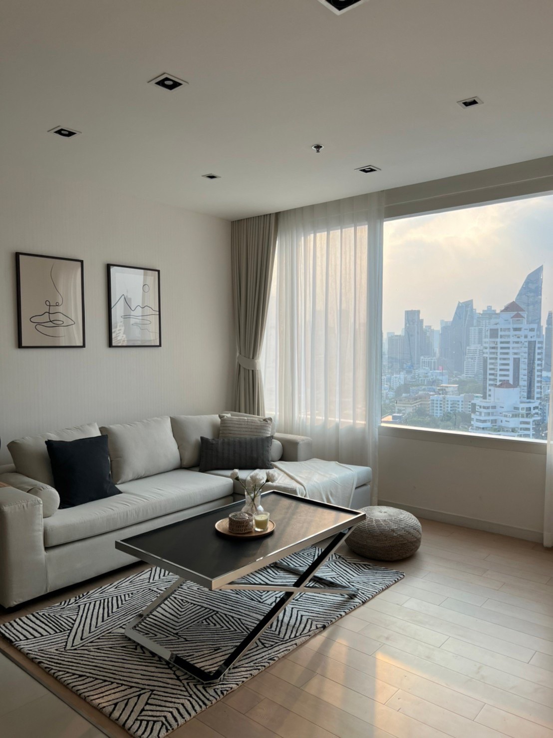 ขายคอนโด Eight Thonglor Residence (เอท ทองหล่อ เรสซิเดนซ์ ) ลักษณะห้อง - ขายคอนโดชั้น 23 วิวสระว่ายน้ำ ราคา 22 ล้าน