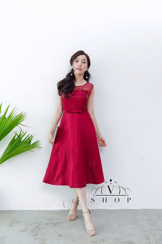 ชุดออกงาน ชุดไปงานแต่งงานสีแดง สวยหรู ผ้าไหมอิตาลี แขนกุด กระโปรงบานทรงเจ้าหญิง