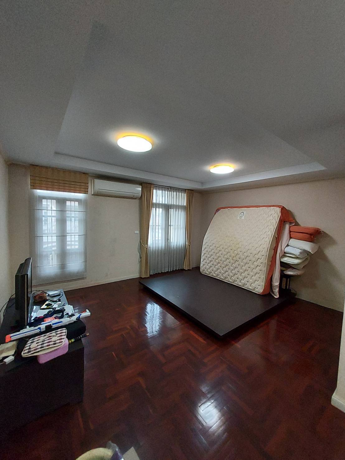 ให้เช่าบ้านพร้อมอยู่ ทาวน์โฮม 3 ชั้น หมู่บ้าน สราญพฤกษ์ ซอยลาดพร้าว130 รามคำแหง 81