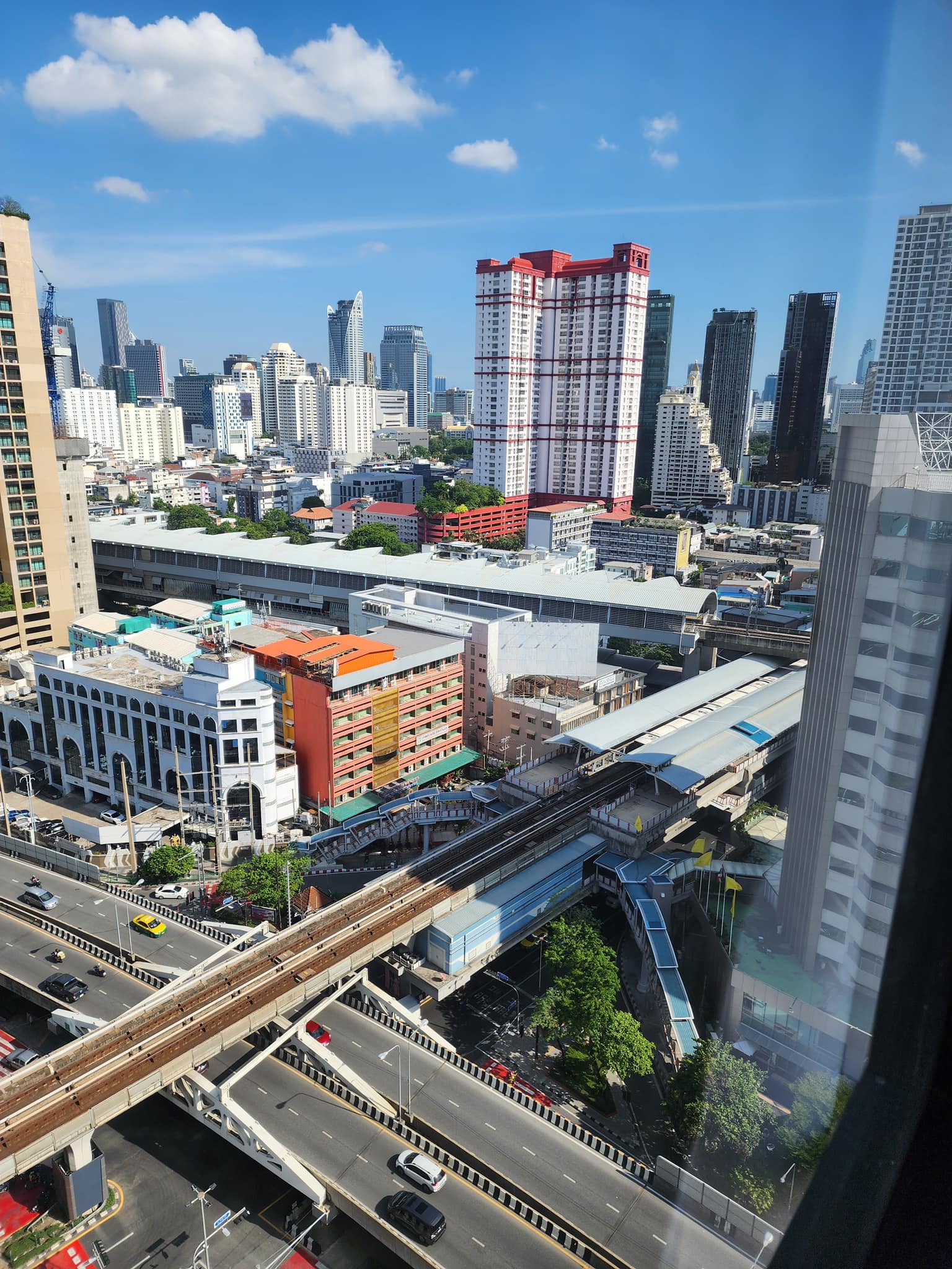 ให้เช่าคอนโดที่สุดแห่งโลเคชั่น พญาไท เพลส - ติด BTS พญาไท ปล่อยเช่าห้องสตูดิโอ ขนาด 29 ตร.ม. ชั้น 22 เพิ่งรีโนเวท