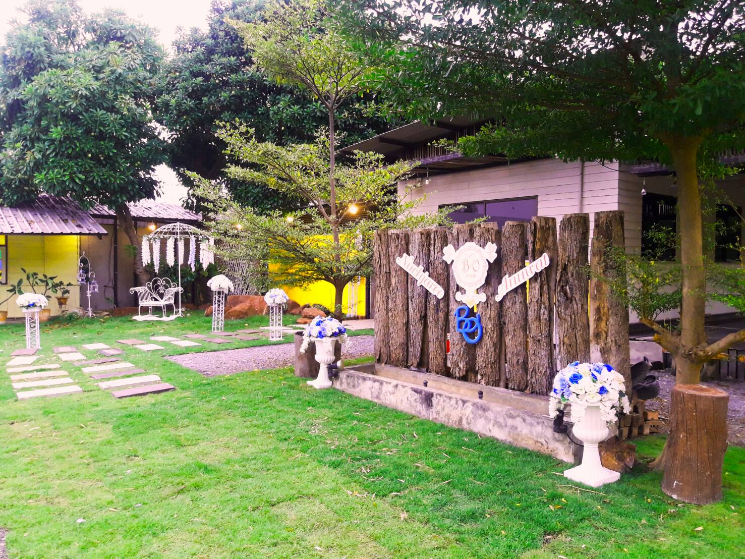 รหัสทรัพย์ 71220 Garden Of Love บริการสถานที่จัดเลี้ยงงานสังสรรค์ในรูปแบบส่วนตัวมีบริการทั้งเรือนแพริมน้ำ