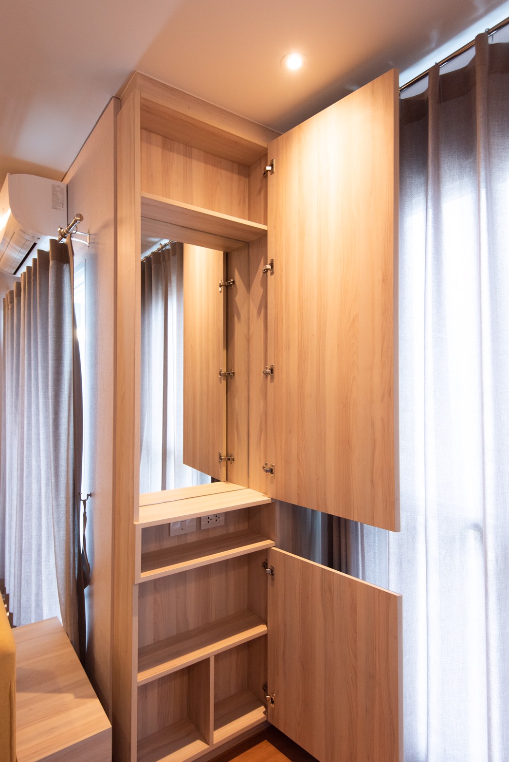 ให้เช่าคอนโดใหม่ Lumpini Park Vibhavadi - Chatuchak (ลุมพินี พาร์ค วิภาวดี-จตุจักร) ห้อง Studio ห้องมุม ชั้นสูง วิวสระ ชั้น 18