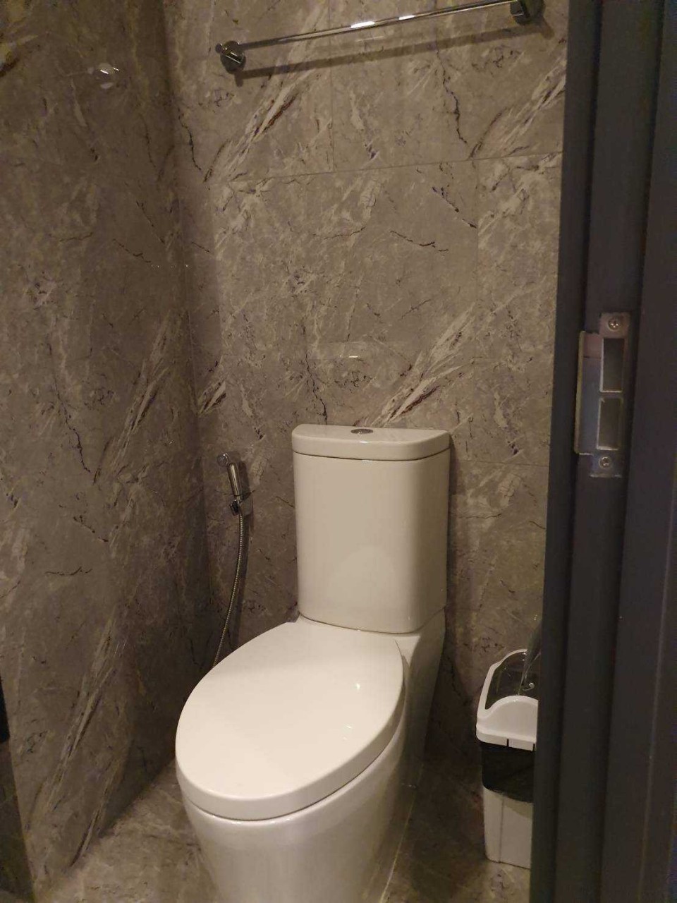 ขาย//ให้เช่า คอนโดหรู Ashton Asoke (แอชตัน อโศก) 1 ห้องนอน 1 ห้องน้ำ ห้องหัวมุม ชั้น 15