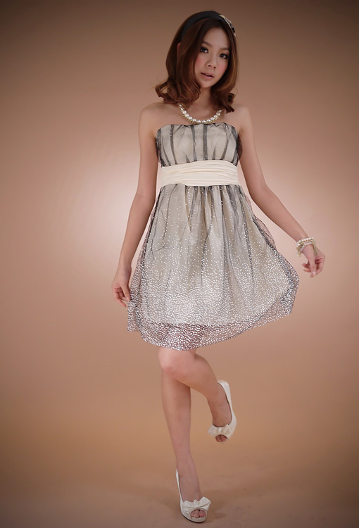 dress ชุดเดรสแฟชั่นใส่ออกงาน ผ้าซาติน สีครีม ตาข่ายสีดำ แต่งจุด สม็อคช่วงอกด้านหลัง น่ารัก ใส่ไปงานแต่งงาน สวยๆ