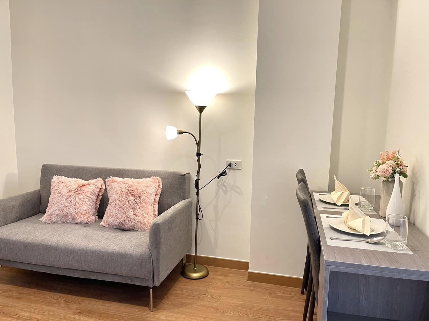 ให้เช่า คอนโด MAGNIX Ramintra 21 (แม็กนิกซ์ รามอินทรา 21) 1 ห้องนอน 1 ห้องน้ำ ห้องพื้นที่ 24 ตรม. เฟอร์นิเจอร์+เครื่องใช้ไฟฟ้า