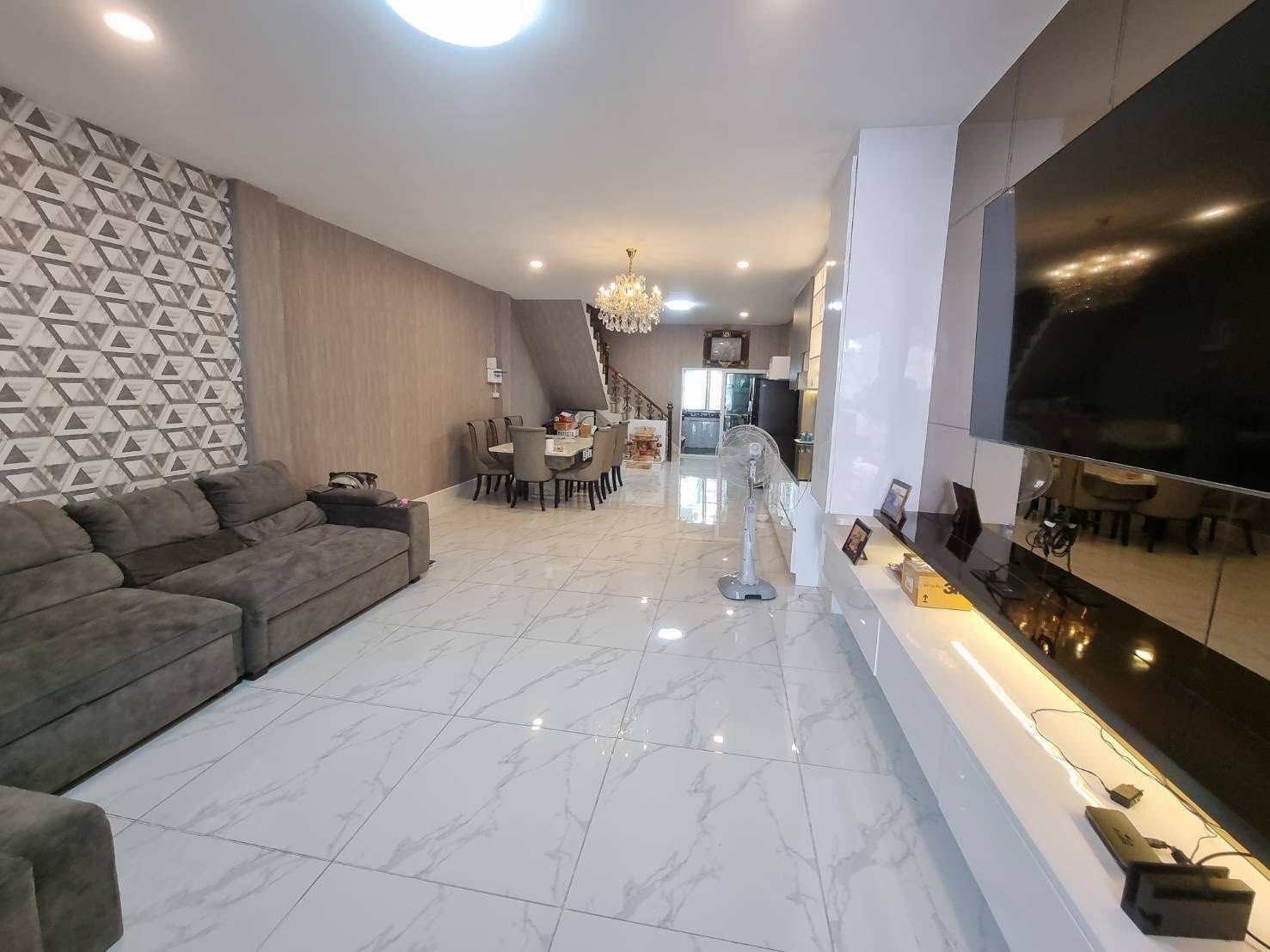 ปล่อยเช่าพร้อมขาย บ้านเดี่ยว 4 ชั้น ย่านสุทธิสาร 📍 ทำเลทอง! ห่าง MRT สุทธิสารเพียง 450 เมตร เดินสบาย