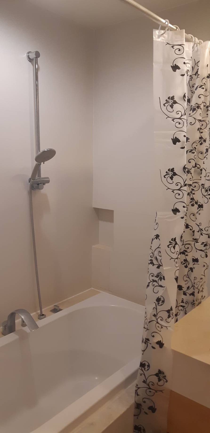 ให้เช่าคอนโด Wind Sukhumvit 23 (วินด์ สุขุมวิท 23) 1 ห้องนอน 1 ห้องน้ำ ชั้น 8 ขนาด 53 ตรม.ห้องแต่งครบพร้อม