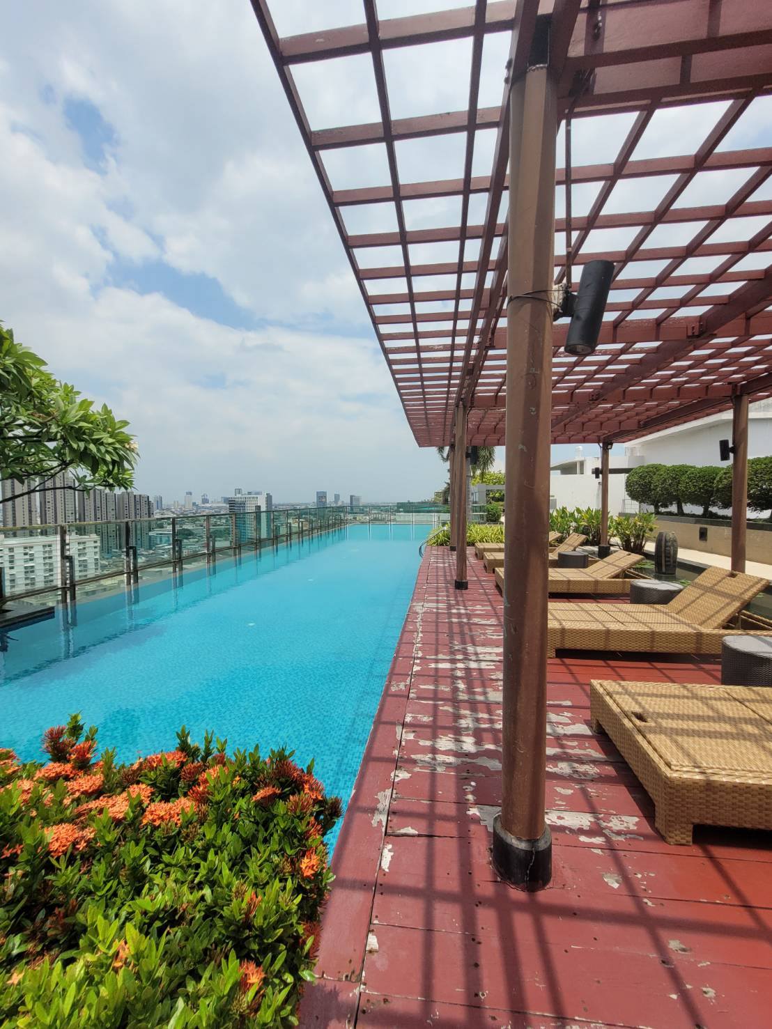 ให้เช่า Ideo Mix Sukhumvit 103 (ไอดีโอ มิกซ์ สุขุมวิท 103) คอนโดติด BTS อุดมสุข เดินทางสะดวกมาก