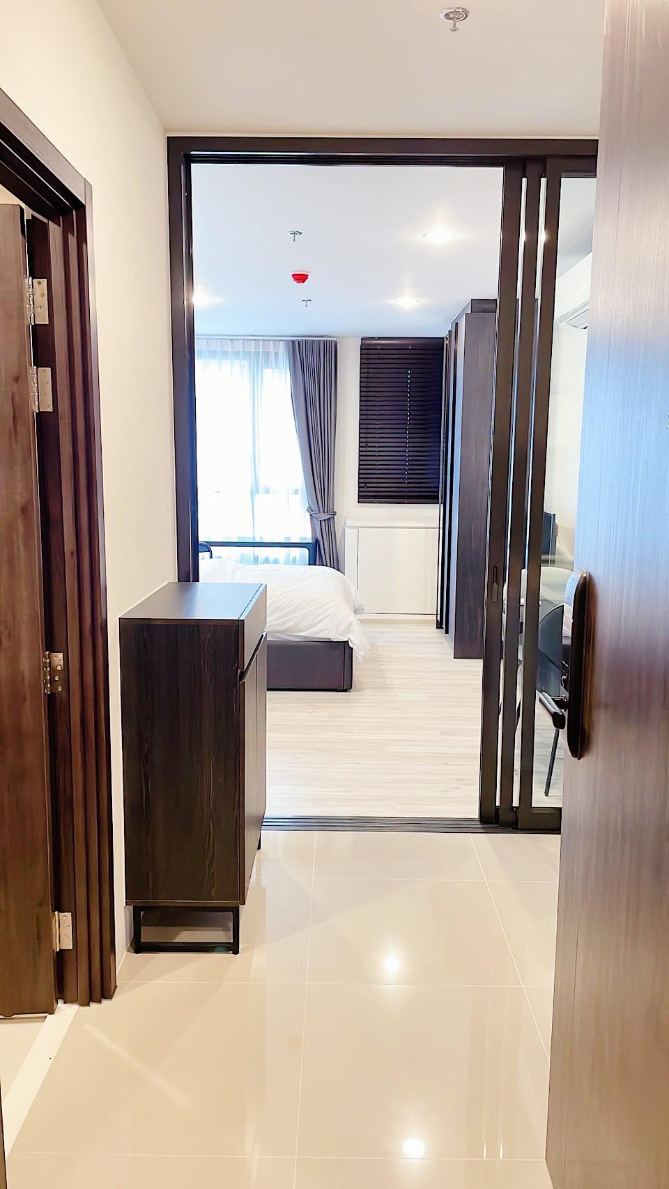 ให้เช่าคอนโด XT Huaikhwang (เอ็กซ์ที ห้วยขวาง) ติด MRT ห้วยขวาง 75 เมตร ห้องมุม วิวสวย 17000 / เดือน