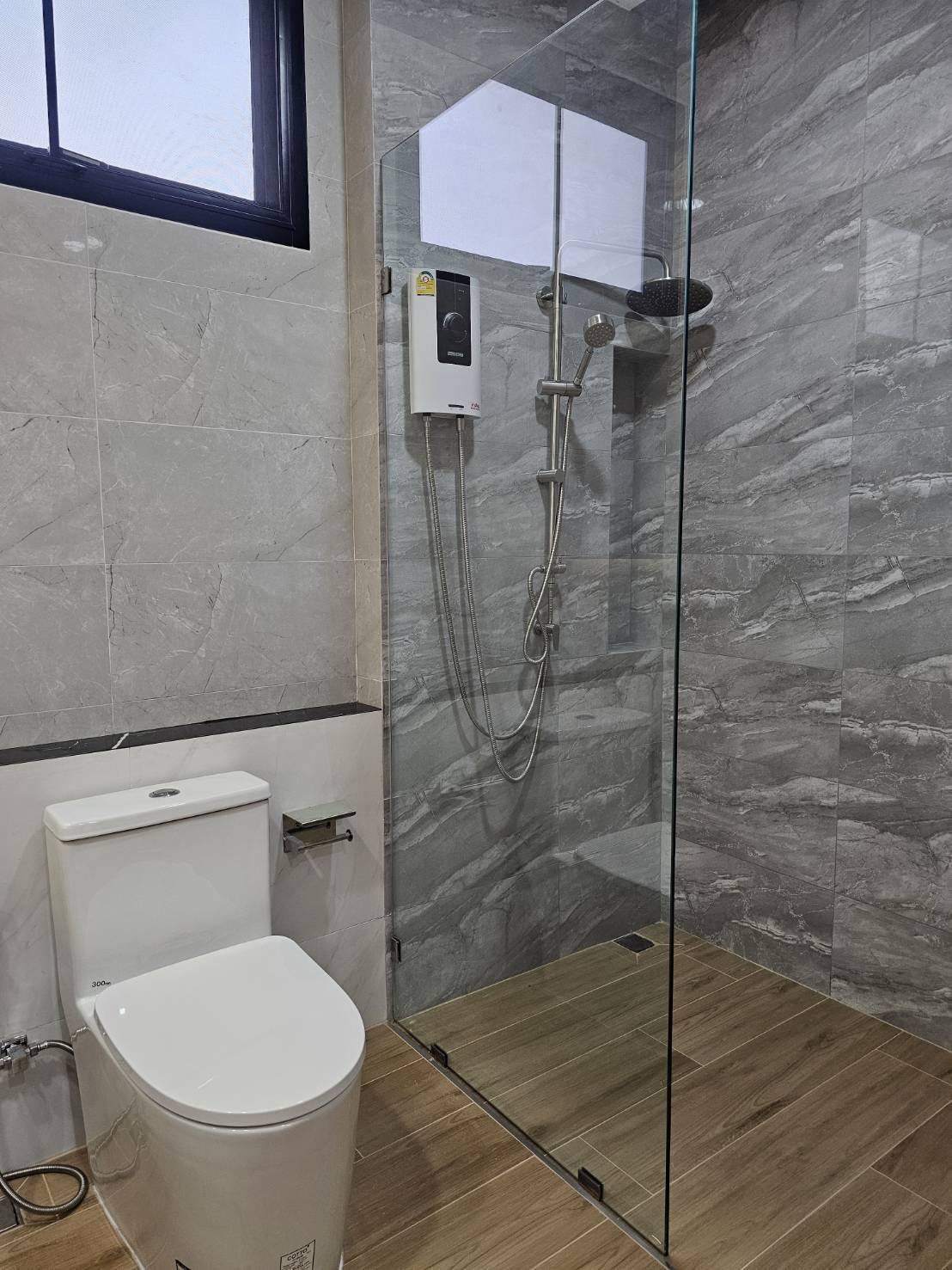 🔥 โอกาสทองสำหรับนักลงทุน! พูลวิลล่าหรู การันตีผู้เช่า 120,000 บาท/เดือน! 🔥 ชื่อโครงการ: Luxury Huai Yai Pool Villa / พูลวิลล่าหรูห้วยใหญ่