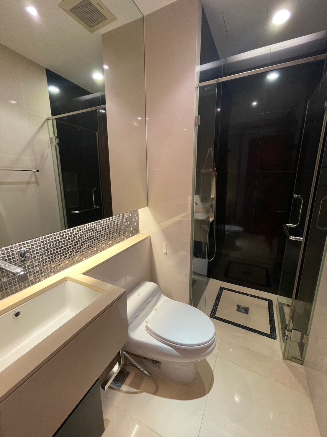 ขายคอนโด The Address Sukhumvit 28 : ดิ แอดเดรส สุขุมวิท 28 - Type: 2 ห้องนอน 2 ห้องน้ำ 1 ห้องนั่งเล่น 1 ห้องครัว