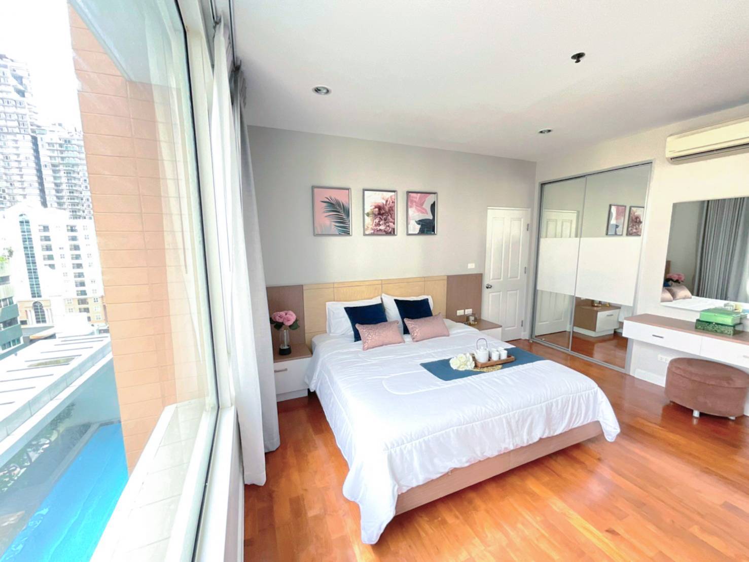 ให้เช่าคอนโด Siri Residence (สิริ เรสซิเด้นซ์) (สุขุมวิท 24) 2 ห้องนอน 2 ห้องน้ํา (1 อ่างอาบน้ํา) ขนาด 93 ตารางเมตร