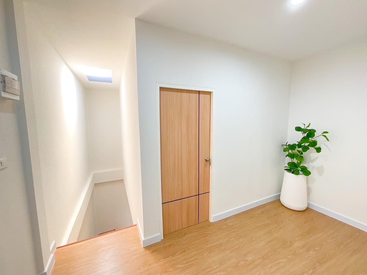 ขายทาวน์เฮ้าส์ หมู่บ้านธนจิตต์ ราคาพิเศษ 1,490,000 บาท ฟรีโอน! ทาวน์เฮ้าส์ 2 ชั้น ตกแต่งใหม่ พร้อมเข้าอยู่