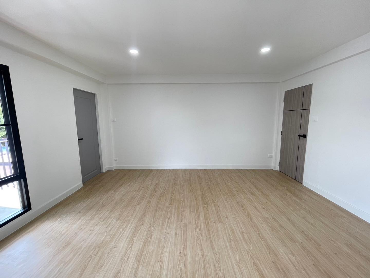 ด่วน! ทาวน์โฮม 3 ชั้น ติวานนท์ 43 ใกล้ MRT สามัคคี ✨ รีโนเวทใหม่หมดจด! ราคาพิเศษ ฿3.99 ล้าน