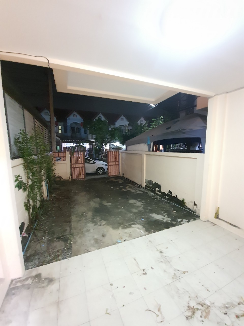 ให้เช่าทาวน์เฮ้าส์ 2 ชั้น หมู่บ้านกานต์มณีพาร์ค บางกรวย - ไทรน้อย 2 ห้องนอน 2 ห้องน้ำ 1 จอด (ในหมู่บ้านมีคลับเฮ้าส์ ให้บริการ)