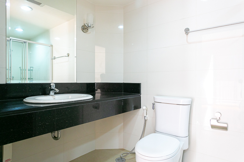 ให้เช่าคอนโด Baan Sukhumvit 14 (บ้านสุขุมวิท 14) 3 ห้องนอน 2 ห้องน้ำ ขนาด 177 ตรม ชั้น 7 ราคาเช่า 70000 บาท