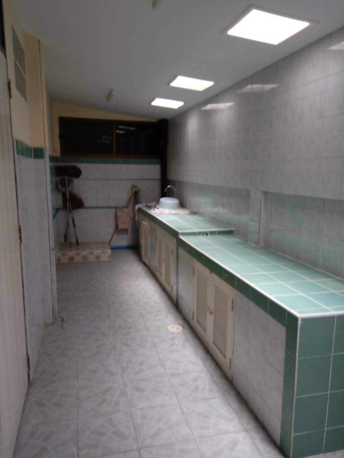 ให้เช่าทาวน์เฮ้าส์ 2 ชั้น หัวมุมถนน อยู่ในหมู่บ้าน กาญจนา ซอย จ่าบัน ศรีราชา 4 ห้องนอน 35,000 /ต่อเดือน