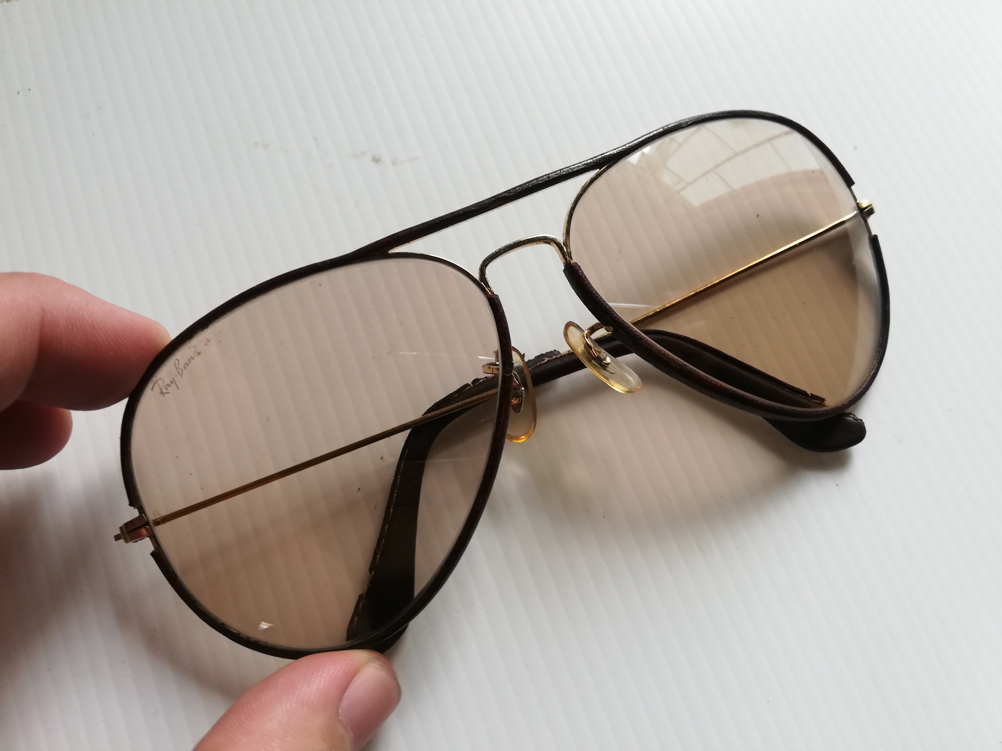 แว่นตา RayBan หุ้มหนัง เลนส์ออโต้ มือสอง สภาพสวยแท้ Made in USA
