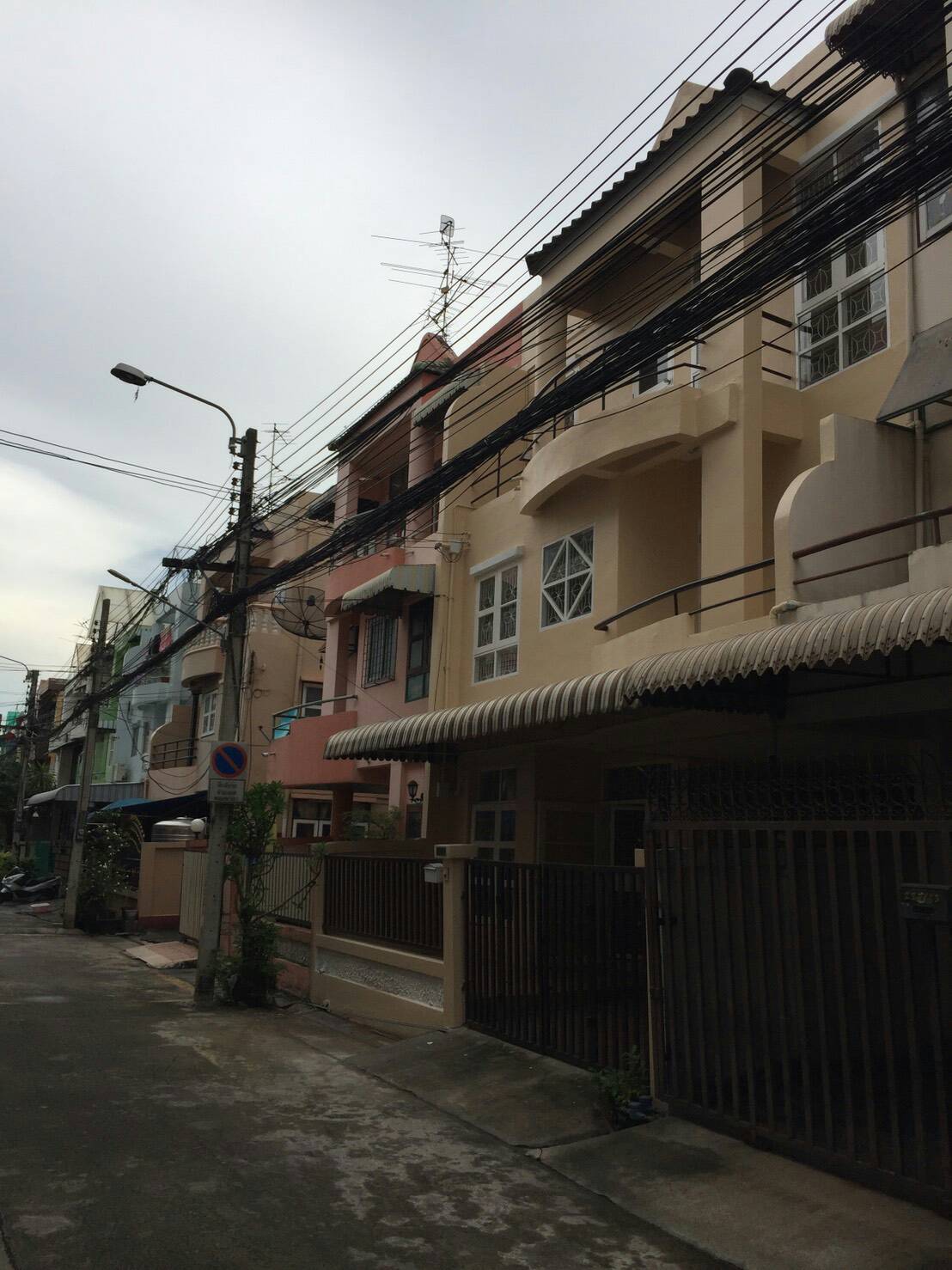 รหัสทรัพย์ 69036 ขายทาวน์เฮาส์ หมู่บ้านธันยกานต์ ประเสริฐมนูกิจ 29 ( เกษตร-นวมินทร์