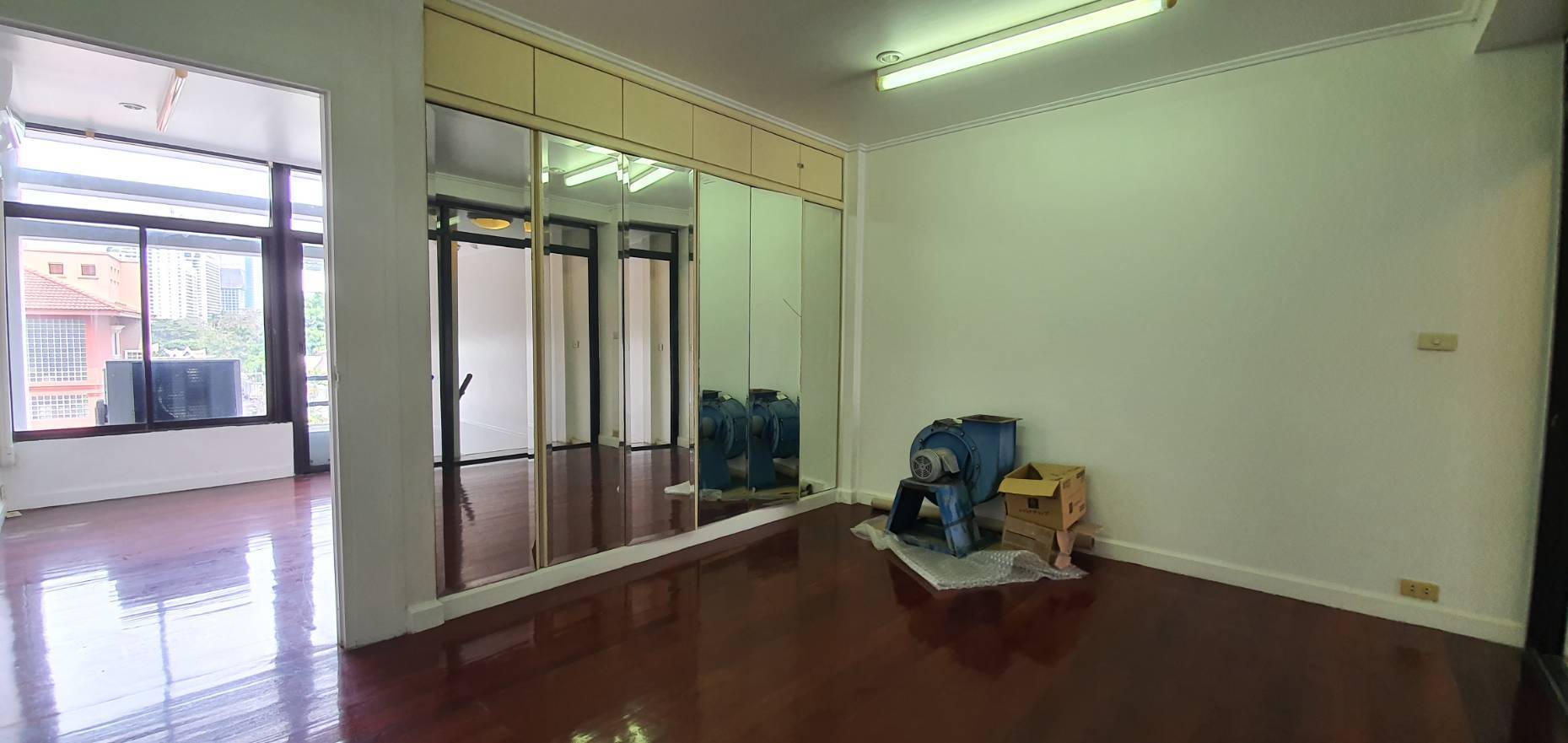 ให้เช่าตึกแถวใกล้ BTS พร้อมพงษ์ ติดกับ Fuji/UFM supermarket