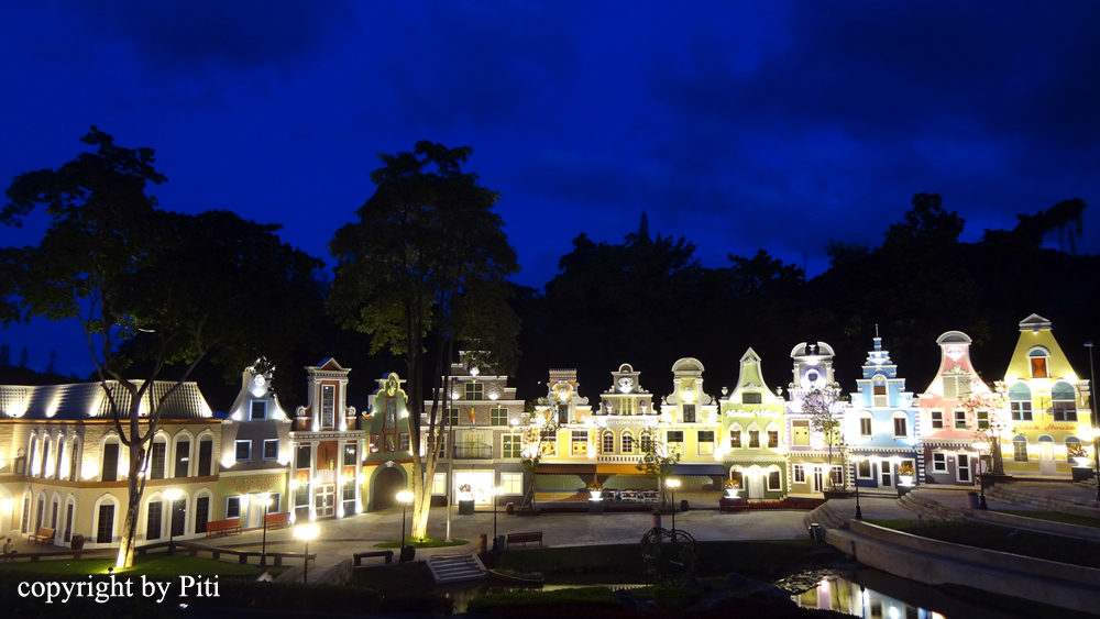 รหัสทรัพย์ 32240 ให้เช่า / ขาย บ้านเดี่ยว 2 ชั้น ใน Brookside Valley Rayong ใกล้ทะเลสาบ ( เดินแค่ 20 วินาที ) เนื้อที่ 105 ตรว. 3 ห้องนอน 2 ห้องน้ำ โซฟาสามารถปรับเป็นเตียงนอนได้