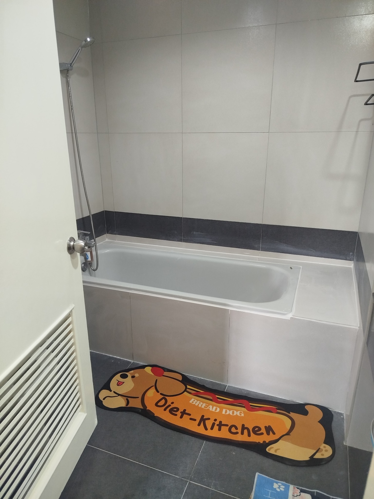 ให้เช่า คอนโด วิทยุคอมเพล็กซ์ (Witthayu Complex Condo) ห้องใหม่ ทาสีสวย พร้อมเข้าอยู่ได้ทันที