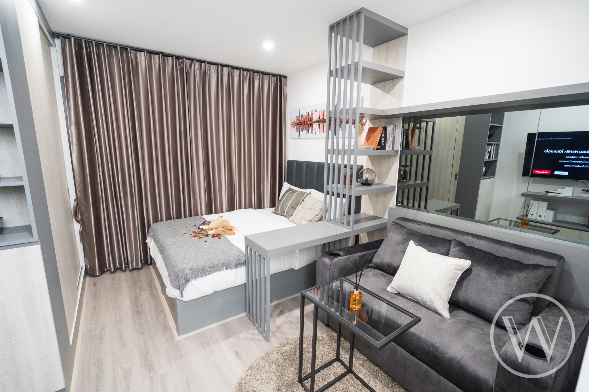 ขายคอนโดหรูติด BTS บางนา IDEO MOBI Sukhumvit Eastgate ไอดีโอ โมบิ สุขุมวิท อีสท์เกต ห้องสตูดิโอขนาด 22 ตร.ม. ชั้น 11 วิวสระว่ายน้ำ