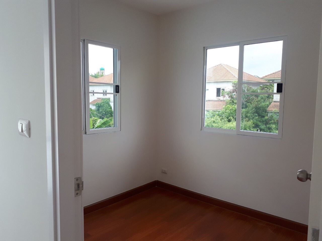 ให้เช่าบ้านแฝด หมู่บ้าน ลลิล กรีนวิลล์ วงแหวน – อ่อนนุช – สุวรรณภูมิ มือ 1 เนื้อที่ 60 ตารางวา พื้นที่ใช้สอย 140 ตารางเมตร 3 ห้องนอน 2 ห้องน้ำ