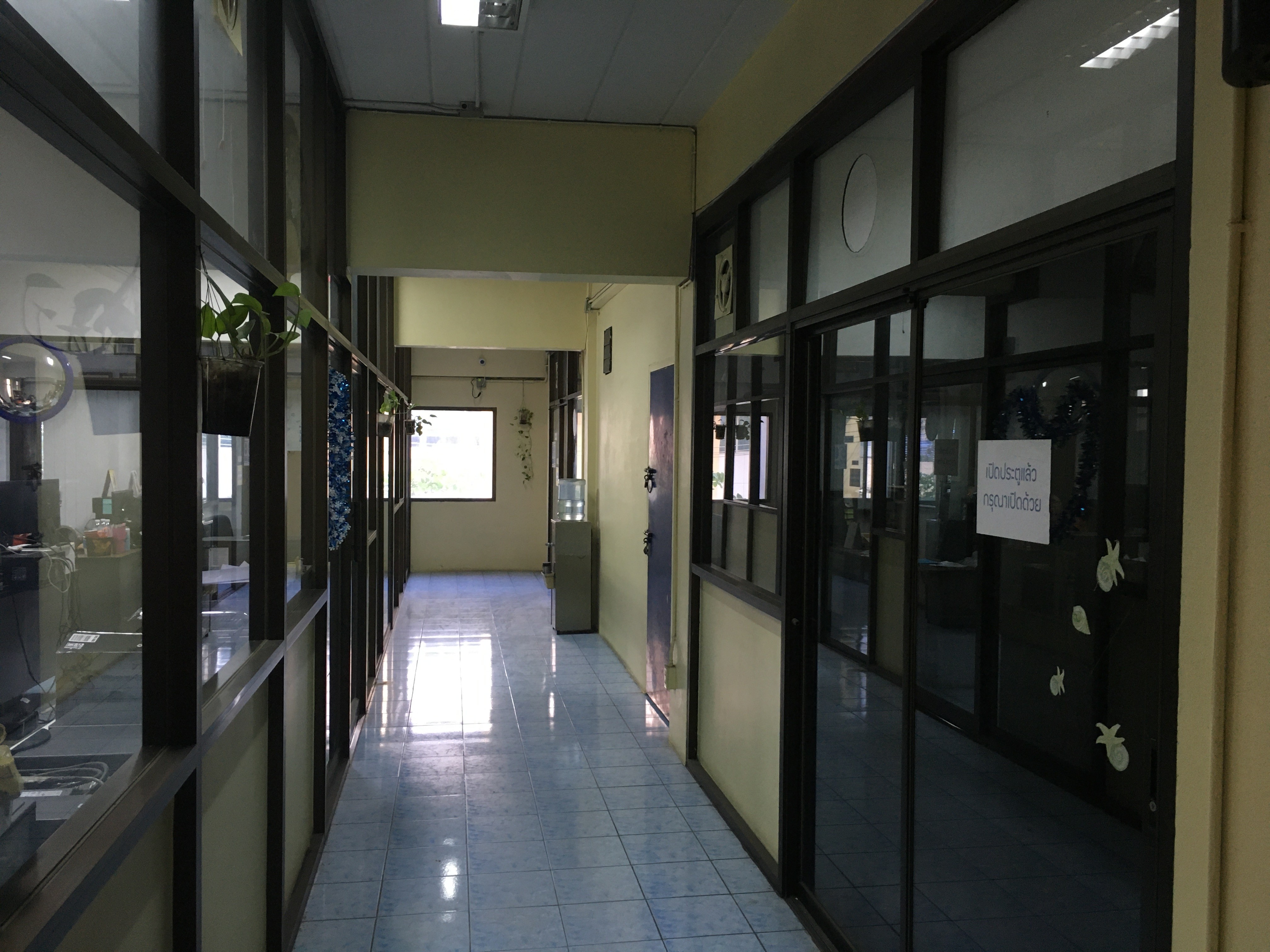 ขายด่วนตึกอาคารสำนักงาน ซอย กิ่งแก้ว 40/2 อาคาร 6 ชั้น กั้นห้องสำนักงานเรียบร้อยพร้อมดำเนินกิจการได้เลย