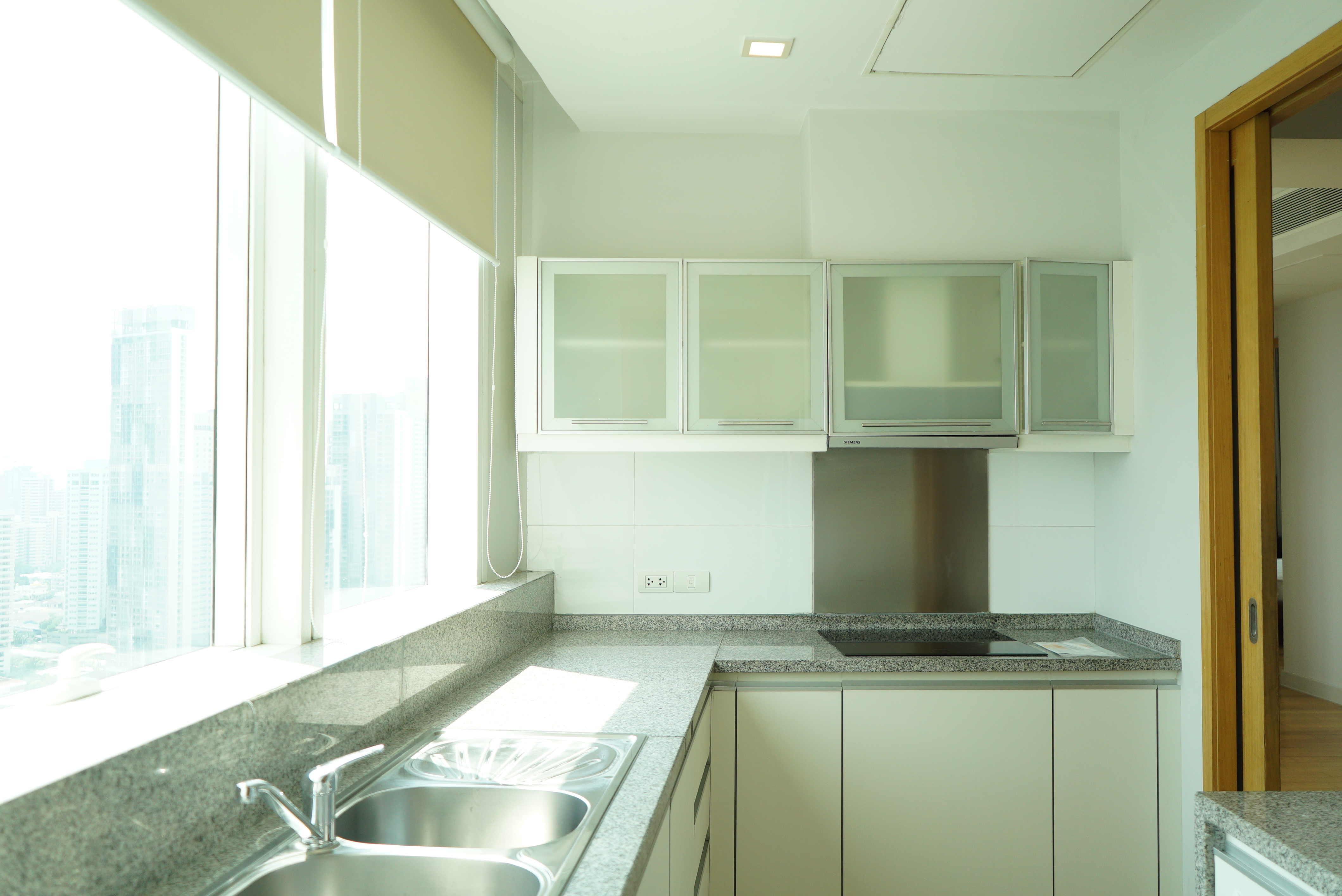 ให้เช่าคอนโด Millennium Residence (มิลเลนเนียม เรสซิเด้นส์ ) 2 ห้องนอน 3 ห้องน้ำ ขนาด 122.73 ตรม ชั้น 24 ตึก ซี