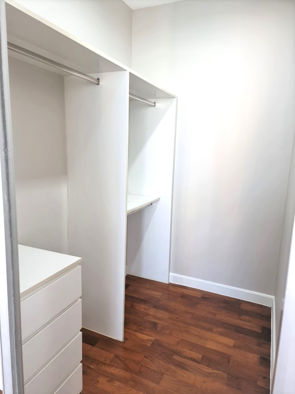 ให้เช่าคอนโด Siri Residence (สิริ เรสซิเด้นซ์) (สุขุมวิท 24) 2 ห้องนอน 2 ห้องน้ํา (1 อ่างอาบน้ํา) ขนาด 93 ตารางเมตร