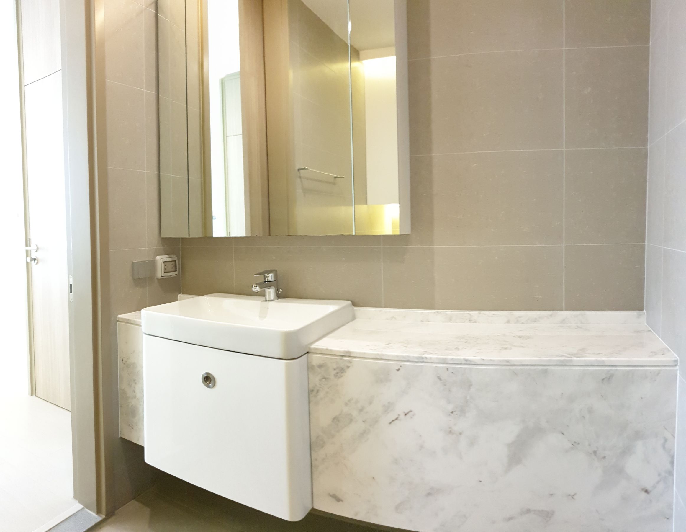 ให้เช่าคอนโด Noble Ploenchit (โนเบิล เพลินจิต) ห้องใหม่ไม่เคยเข้าอยู่ 1 ห้องนอน 1 ห้องน้ำ ตกแต่ง luxury