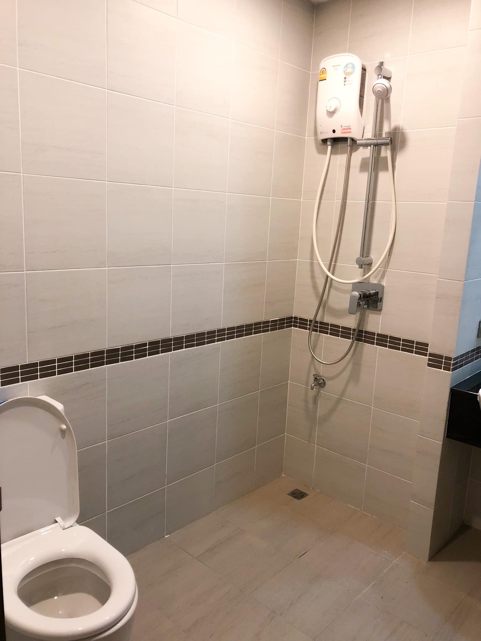 ให้เช่าคอนโด Zeen Condo Ngamwongwan31 (ซีน คอนโด งามวงศ์วาน 31) ** ห้องมุม ** 1 ห้องนอน 1 ห้องน้ำ 1 ห้องนั่งเล่น ห้องขนาด 28.5 ตร.ม.