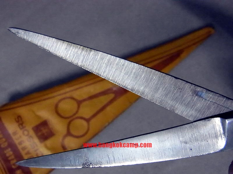 กรรไกรตัดผมเหล็กหล่อโบราณ ใหม่เก่าเก็บ ในซองกระดาษเดิมๆ สภาพเดิม