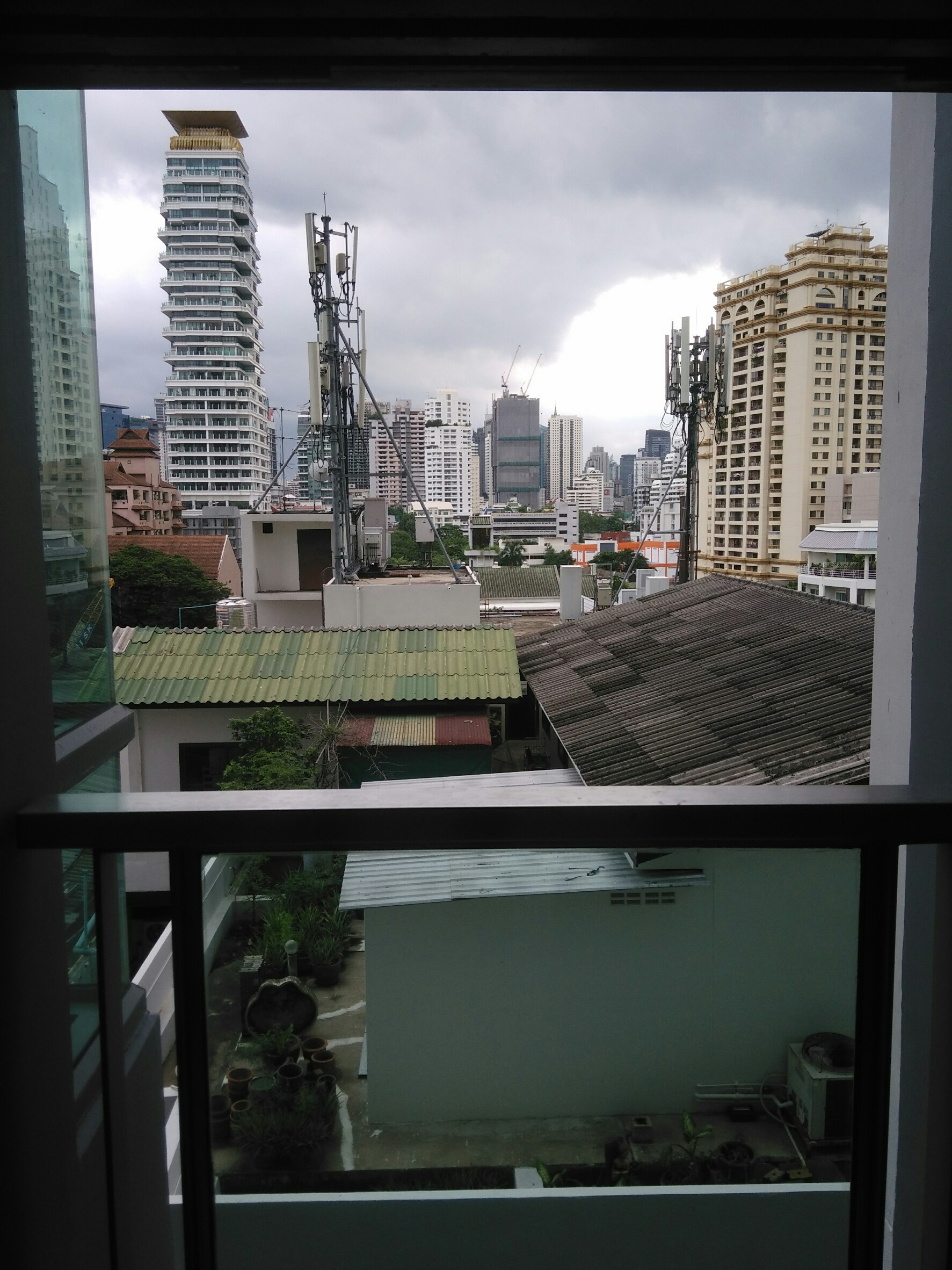 ขาย / เช่า คอนโด H Sukhumvit 43 (เอช สุขุมวิท 43) 1ห้องนอน 1 ห้องน้ำ 1ห้องรับแขก ห้องครัวในตัว พื้นที่ 40.92 ตร.ม ชั้น 9 ห้อง 99/53 วิวเมือง