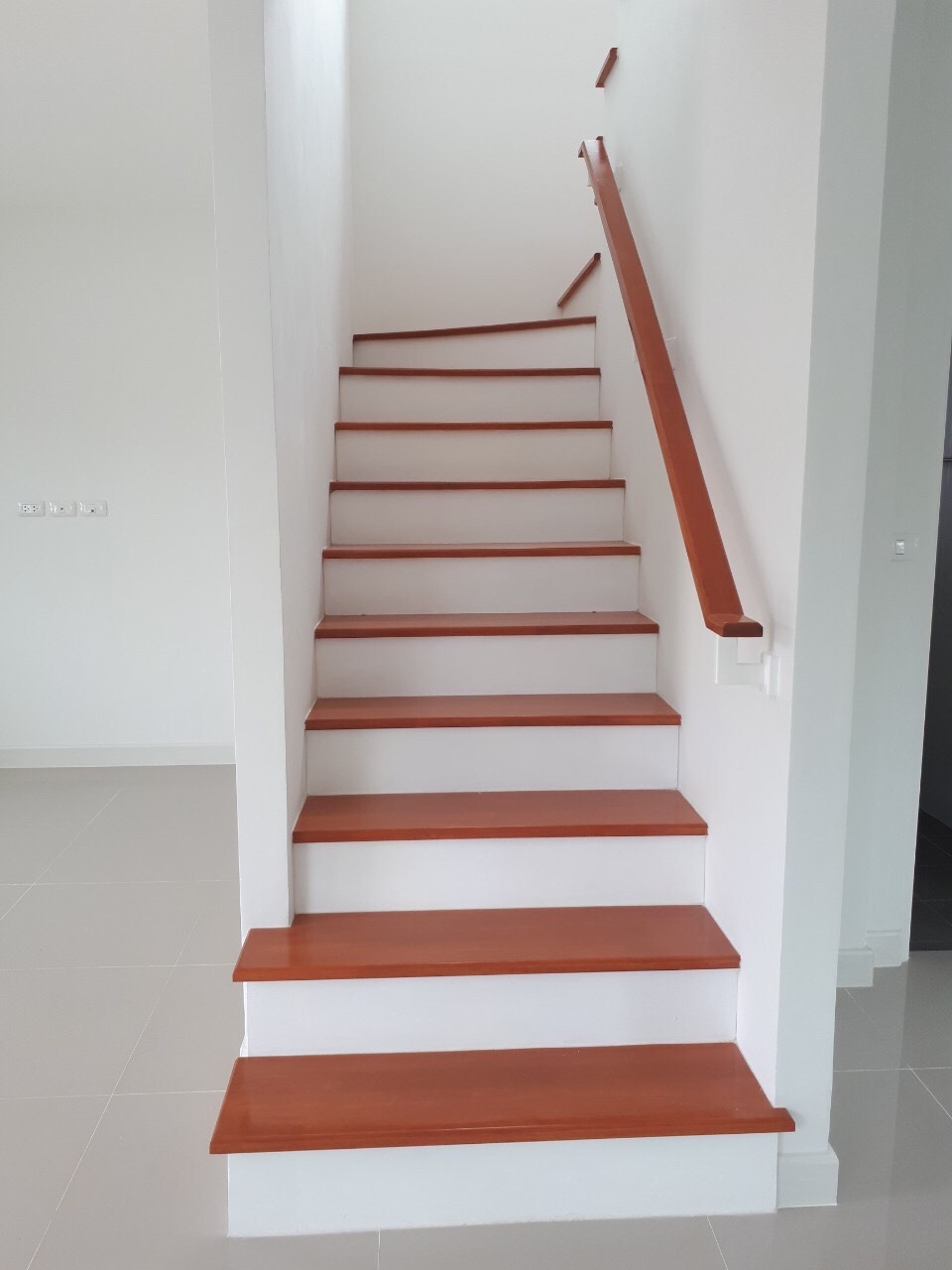 ให้เช่าบ้านแฝด หมู่บ้าน ลลิล กรีนวิลล์ วงแหวน – อ่อนนุช – สุวรรณภูมิ มือ 1 เนื้อที่ 60 ตารางวา พื้นที่ใช้สอย 140 ตารางเมตร 3 ห้องนอน 2 ห้องน้ำ