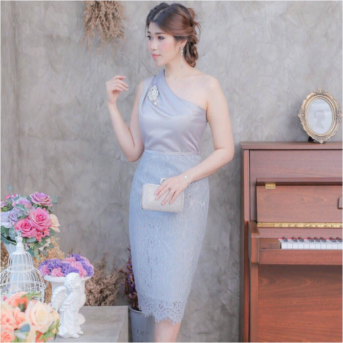 ชุดออกงาน/ชุดไปงานแต่งงานสีเทา ไหล่เฉียง ทรงเข้ารูป แนวเรียบหรู สวยสง่า