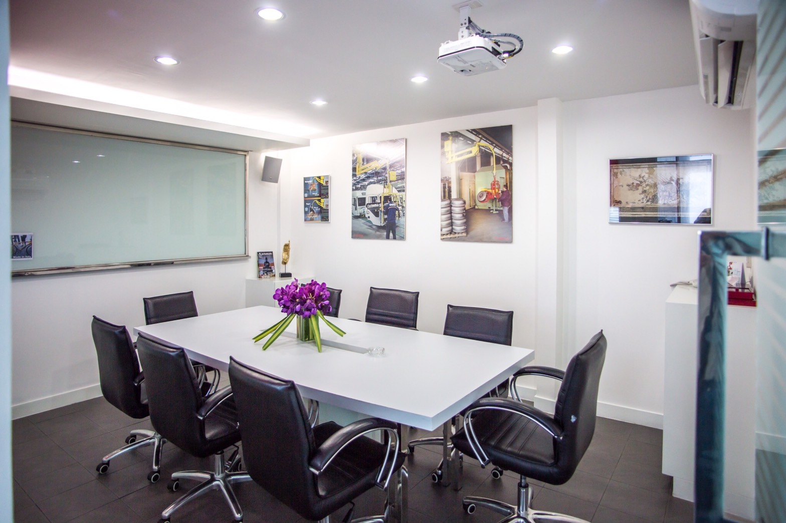 ขายคอนโด The Emporio Place (ดิ เอ็มโพริโอ เพลส) 1 ห้องนอน 1 ห้องน้ำ ขนาด 140 ตรม ชั้น 8 ห้องดูแพล็กซ์ อาคาร ซี