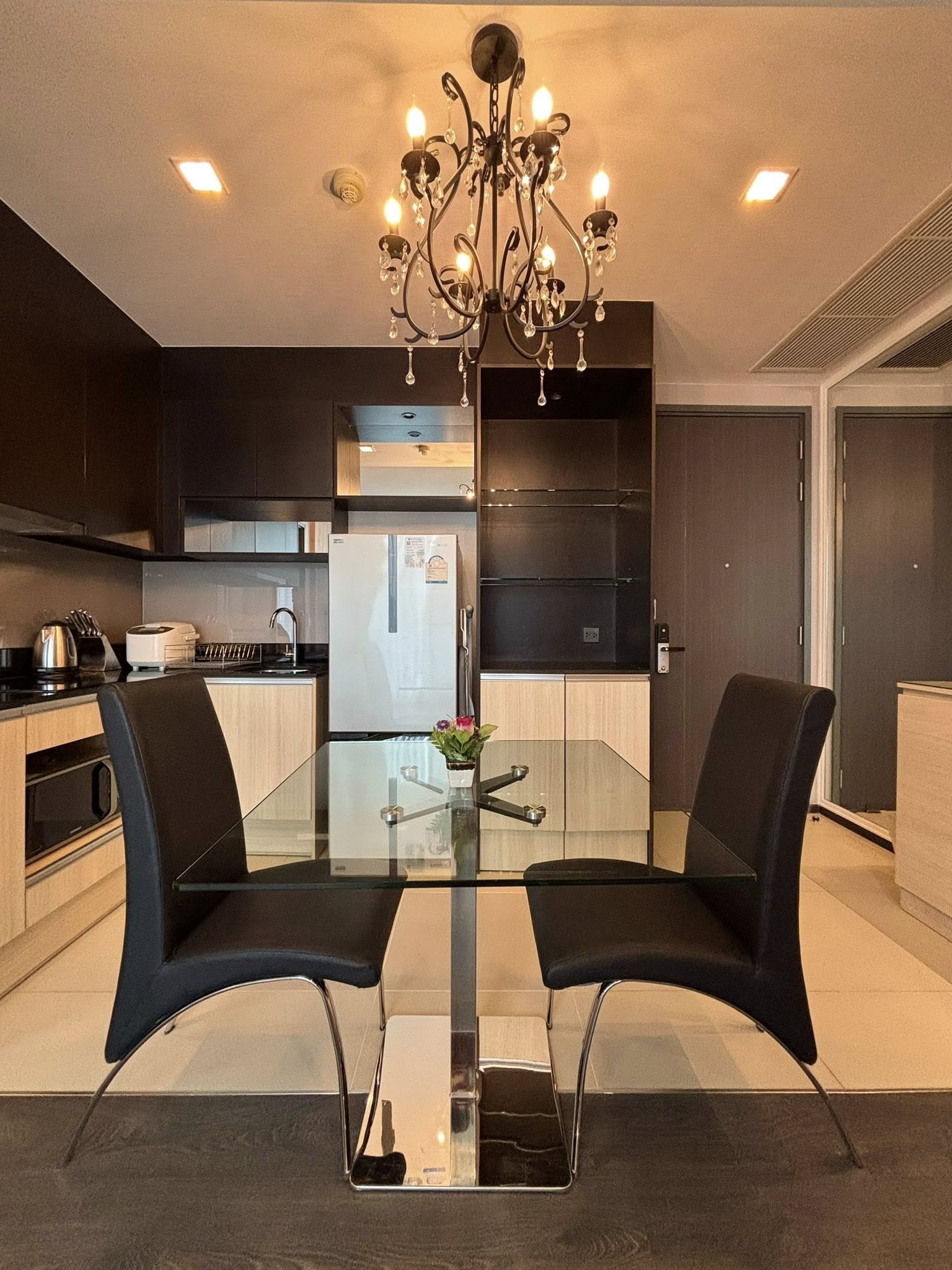 🏢 ให้เช่าคอนโด! Edge Sukhumvit 23 (เอดจ์ สุขุมวิท 23) ห้องมุม ชั้น 10 ขนาด 42 ตร.ม. แบบ 1 ห้องนอน พร้อม อ่างอาบน้ำ