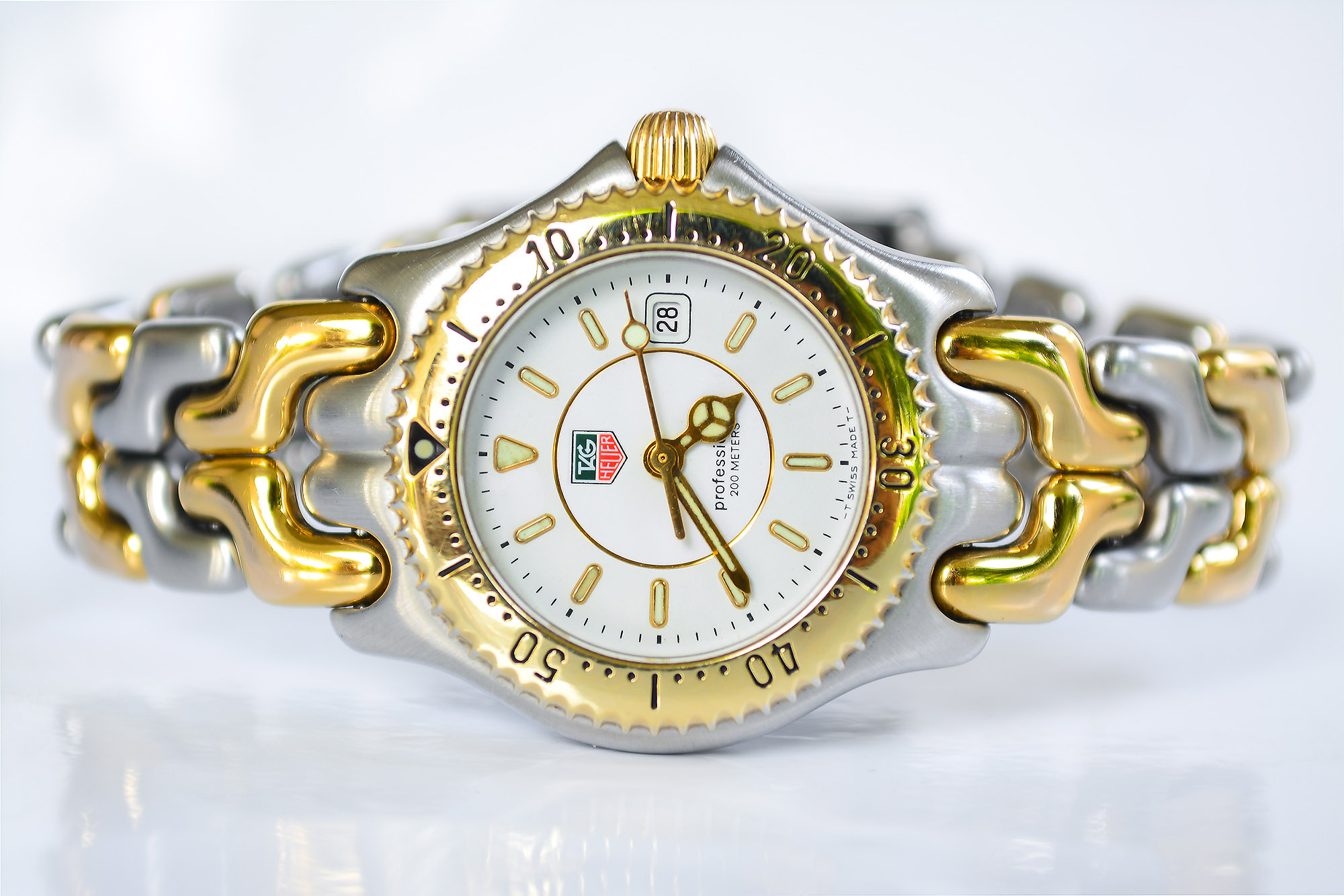 Tag Heuer 2tone ladysize quartz ก้างปลา(Sold)