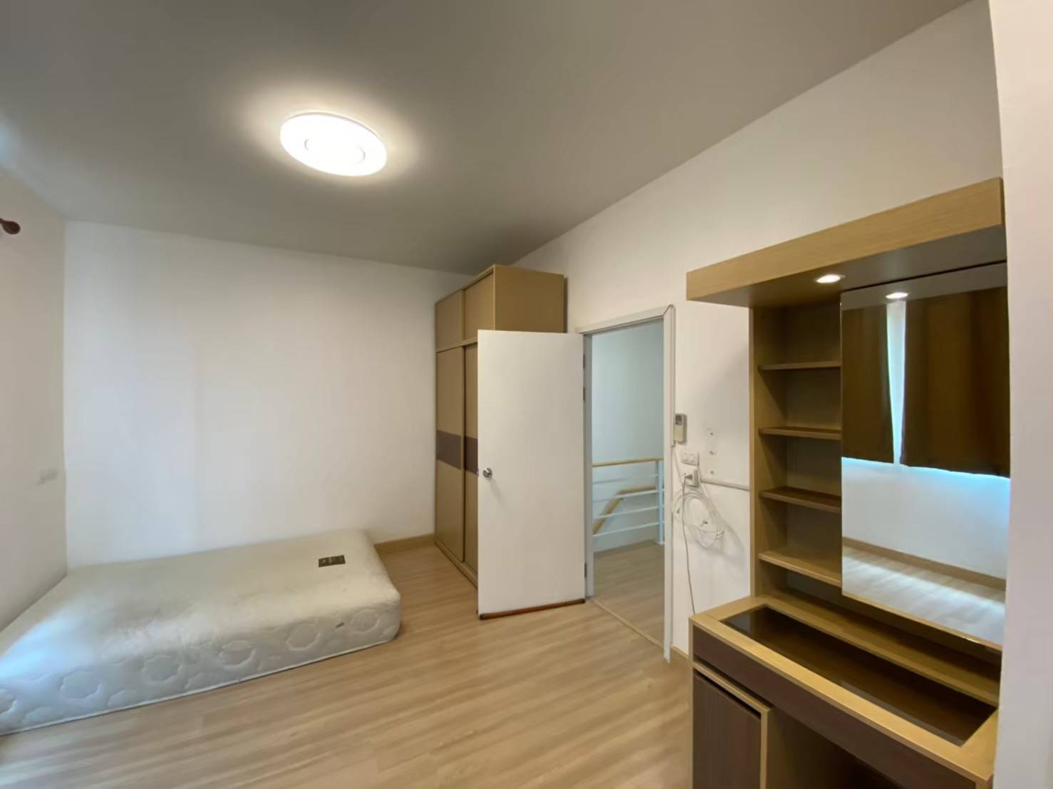 ให้เช่าทาวน์เฮาส์ 2 ชั้น Gusto Phaholyothin – Saimai : หมู่บ้าน กัสโต้ พหลโยธิน – สายไหม ถนนสายไหม เนื้อที่ 32.75 ตารางวา 2 ชั้น 4 ห้องนอน 3 ห้องน้ำ