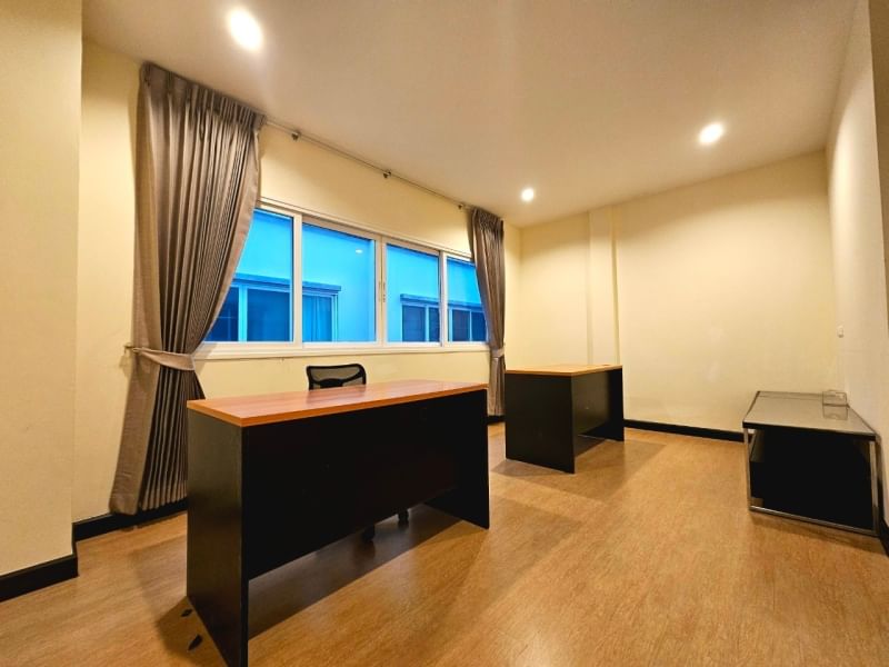 ให้เช่าทาวน์โฮม 3 ชั้น หมู่บ้านภัทรา วิลล่า 8 สตรีวิทยา 2 ซอย10 และ โชคชัย 4 ซอย78 ใกล้ โรงเรียนสตรีวิทยา 2,