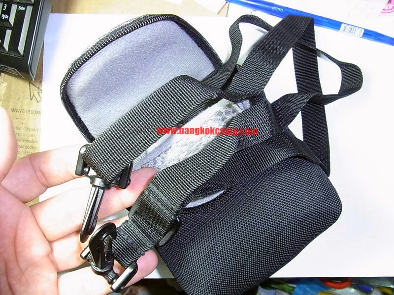 กระเป๋าใส่กล้อง คาดเอว พร้อมสายสะพาย LowePro สภาพดี มีผ้าคลุมฝนด้านหลัง...สภาพนี้ใช้กันไปอีกนานครับ